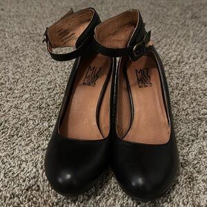Miz Mooz New York City black Cabriole shoes in size 7.5
